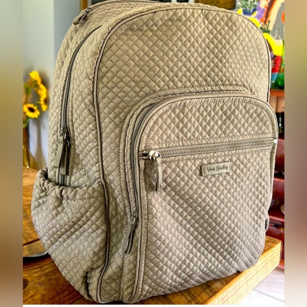 🚨Vera Bradley back pack